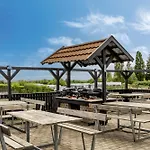 Chalet Pa Tasinge, Naer